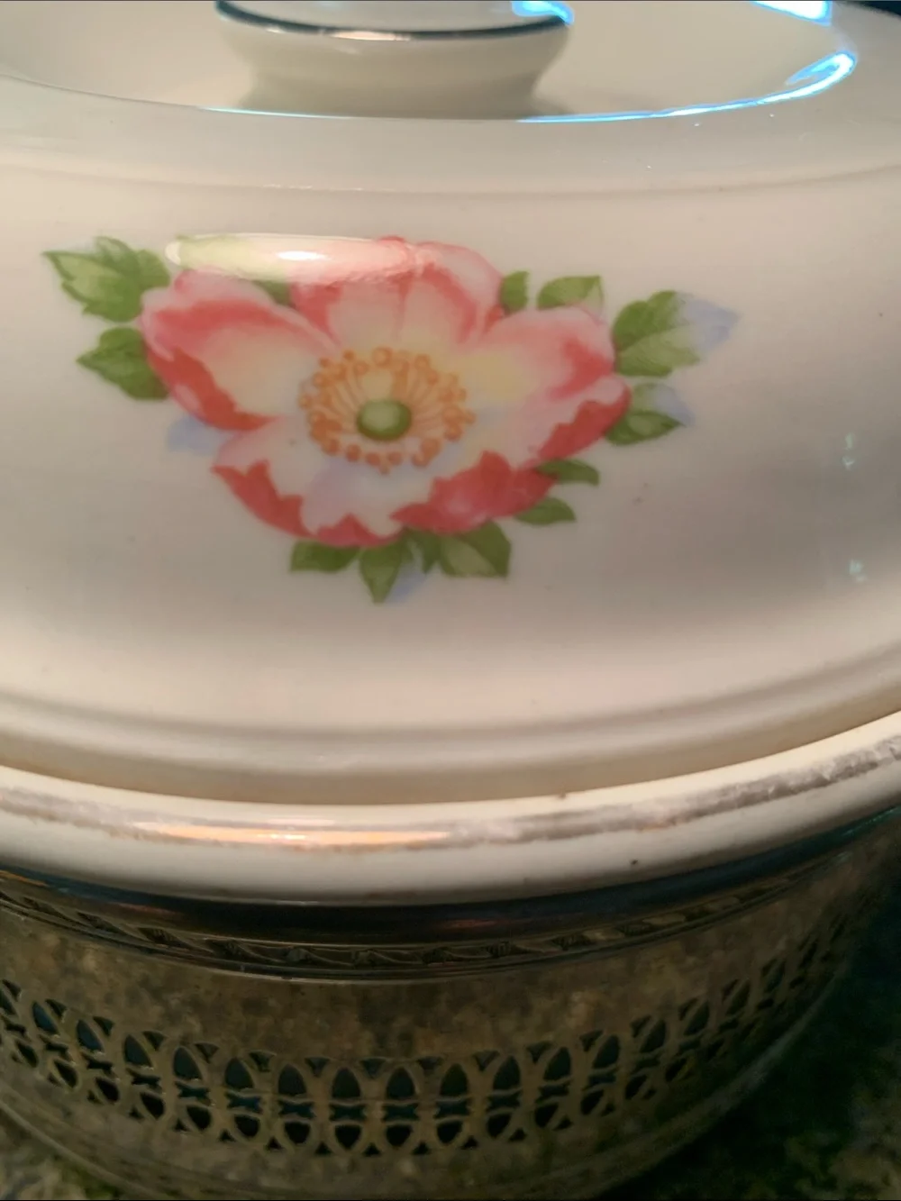 Vtg Hall’s Superior Kitchenware Covered Casserole in a Silver Metal Stand